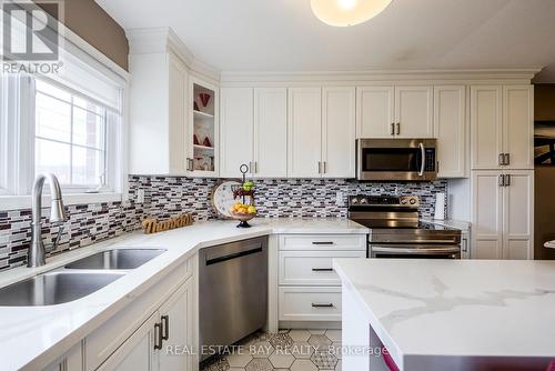 12 - 1735 Walnut Lane, Pickering (Town Centre), ON - Indoor Photo Showing Kitchen With Double Sink With Upgraded Kitchen