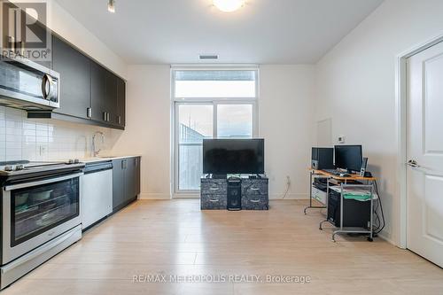 321 - 8 Nahani Way, Mississauga, ON - Indoor Photo Showing Kitchen