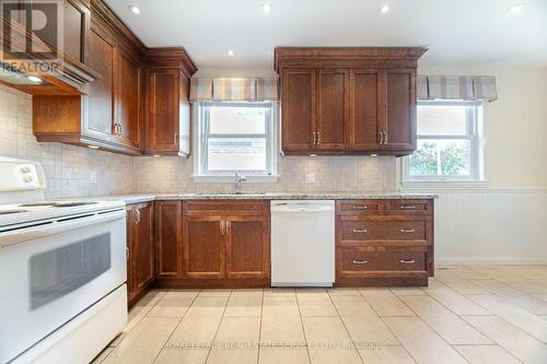 44 Maple Avenue N, Mississauga, ON - Indoor Photo Showing Kitchen