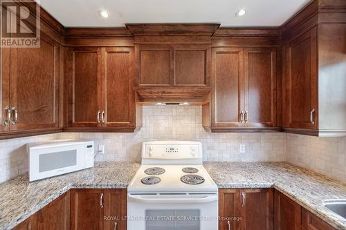 44 Maple Avenue N, Mississauga, ON - Indoor Photo Showing Kitchen