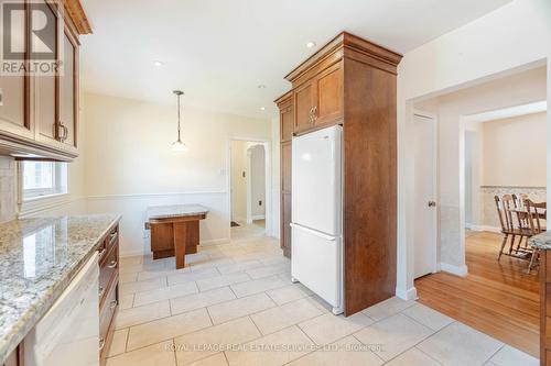 44 Maple Avenue N, Mississauga, ON - Indoor Photo Showing Kitchen