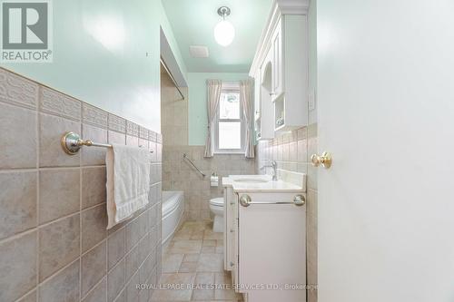 44 Maple Avenue N, Mississauga, ON - Indoor Photo Showing Bathroom