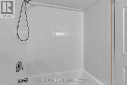 1701 - 323 Colborne Street, London, ON - Indoor Photo Showing Bathroom