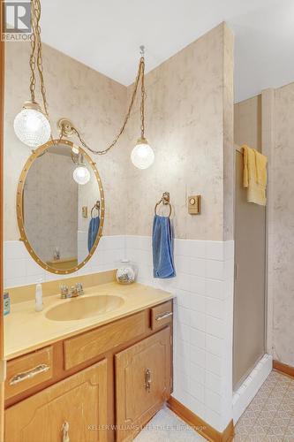 3-Piece Bath - 17988 Thorndale Road, Thames Centre (Thorndale), ON - Indoor Photo Showing Bathroom