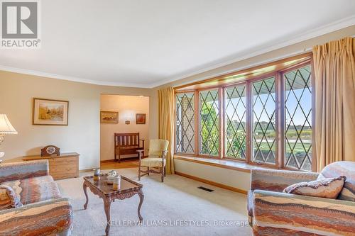 17988 Thorndale Road, Thames Centre (Thorndale), ON - Indoor Photo Showing Living Room