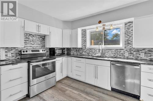 1068 Ford, Windsor, ON - Indoor Photo Showing Kitchen With Upgraded Kitchen