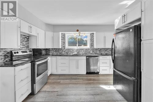 1068 Ford, Windsor, ON - Indoor Photo Showing Kitchen With Upgraded Kitchen