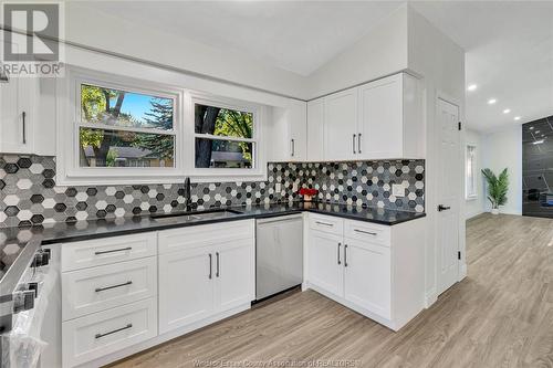 3532 Virginia Park, Windsor, ON - Indoor Photo Showing Kitchen With Upgraded Kitchen