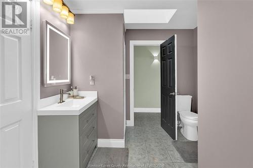 1546 Reading Street, Windsor, ON - Indoor Photo Showing Bathroom