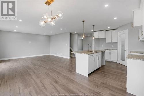 20 Betty Court, Chatham, ON - Indoor Photo Showing Kitchen With Double Sink With Upgraded Kitchen