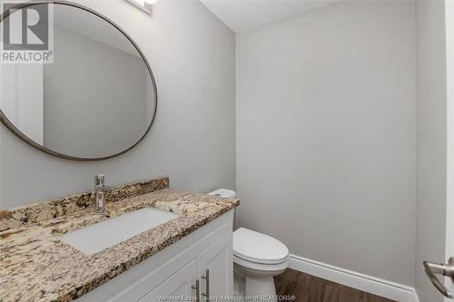 20 Betty Court, Chatham, ON - Indoor Photo Showing Bathroom