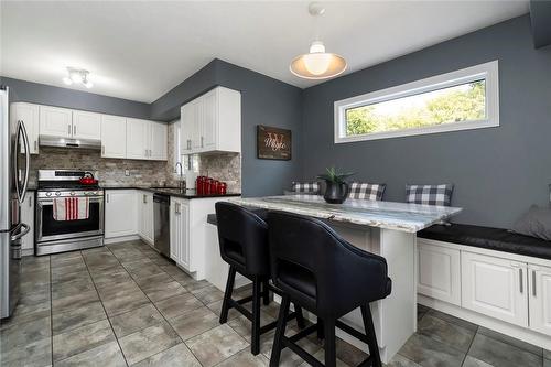 Eat-in Kitchen - 734 Dunn Avenue, Hamilton, ON - Indoor Photo Showing Kitchen With Upgraded Kitchen