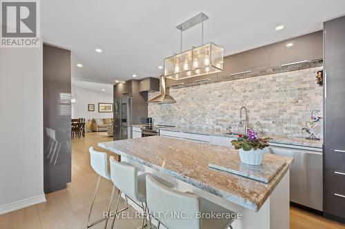 4045 Fieldstone Avenue, Niagara Falls, ON - Indoor Photo Showing Kitchen With Upgraded Kitchen