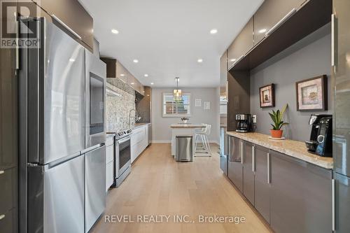 4045 Fieldstone Avenue, Niagara Falls, ON - Indoor Photo Showing Kitchen With Upgraded Kitchen