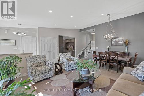 4045 Fieldstone Avenue, Niagara Falls, ON - Indoor Photo Showing Living Room