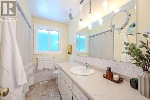 262 John Street, Centre Wellington (Elora/Salem), ON - Indoor Photo Showing Bathroom