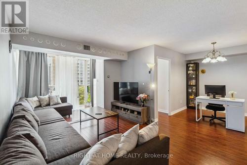 611 - 285 Enfield Place, Mississauga (City Centre), ON - Indoor Photo Showing Living Room