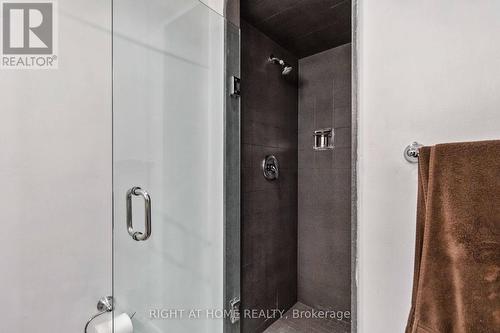 611 - 285 Enfield Place, Mississauga (City Centre), ON - Indoor Photo Showing Bathroom