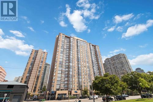 611 - 285 Enfield Place, Mississauga (City Centre), ON - Outdoor With Facade