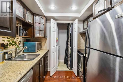 611 - 285 Enfield Place, Mississauga (City Centre), ON - Indoor Photo Showing Kitchen