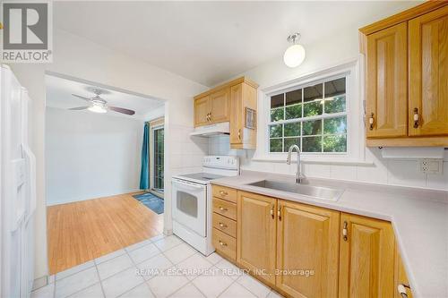 68 Rymal Road E, Hamilton, ON - Indoor Photo Showing Kitchen