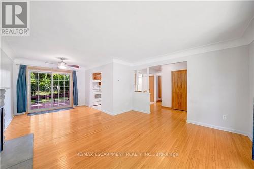 68 Rymal Road E, Hamilton, ON - Indoor Photo Showing Living Room