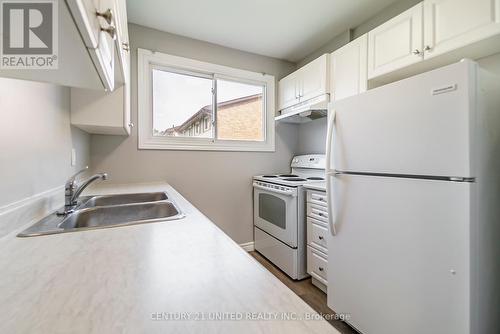 62 - 996 Sydenham Road, Peterborough (Ashburnham), ON - Indoor Photo Showing Kitchen With Double Sink