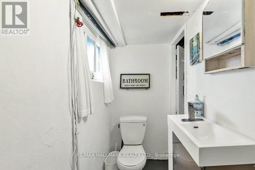 36 Hadley Road, Toronto (Mount Pleasant East), ON - Indoor Photo Showing Bathroom