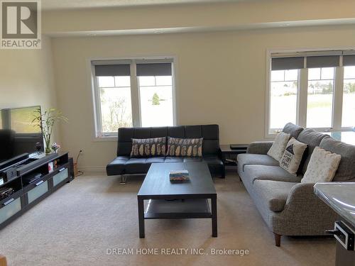 24 - 11 Eaton Park Lane, Toronto, ON - Indoor Photo Showing Living Room