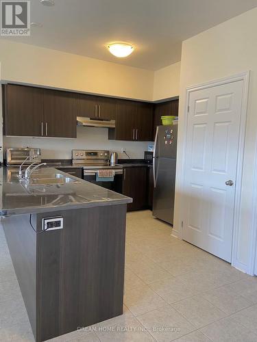 24 - 11 Eaton Park Lane, Toronto (L'Amoreaux), ON - Indoor Photo Showing Kitchen With Double Sink