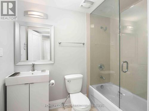 38A North Woodrow Boulevard, Toronto (Birchcliffe-Cliffside), ON - Indoor Photo Showing Bathroom