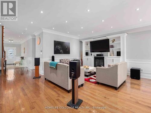 38A North Woodrow Boulevard, Toronto (Birchcliffe-Cliffside), ON - Indoor Photo Showing Living Room