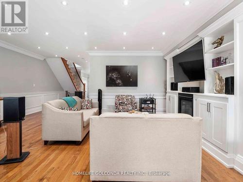 38A North Woodrow Boulevard, Toronto (Birchcliffe-Cliffside), ON - Indoor Photo Showing Living Room