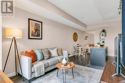 406 - 2055 Danforth Avenue, Toronto (Woodbine Corridor), ON - Indoor Photo Showing Living Room