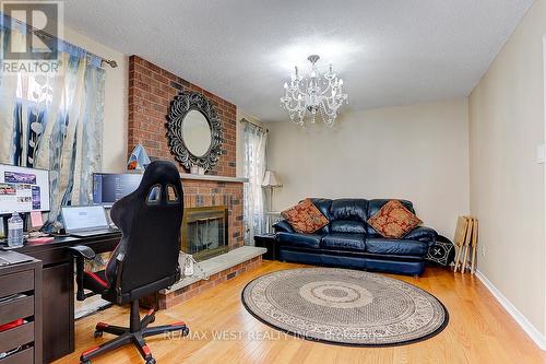 27 Pine Bough Manor, Richmond Hill, ON - Indoor With Fireplace