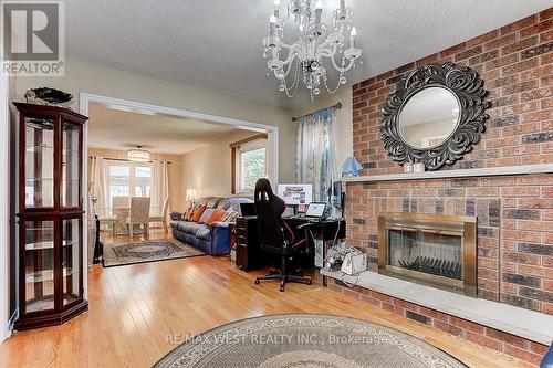 27 Pine Bough Manor, Richmond Hill (Devonsleigh), ON - Indoor Photo Showing Other Room With Fireplace