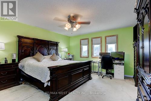 27 Pine Bough Manor, Richmond Hill, ON - Indoor Photo Showing Bedroom