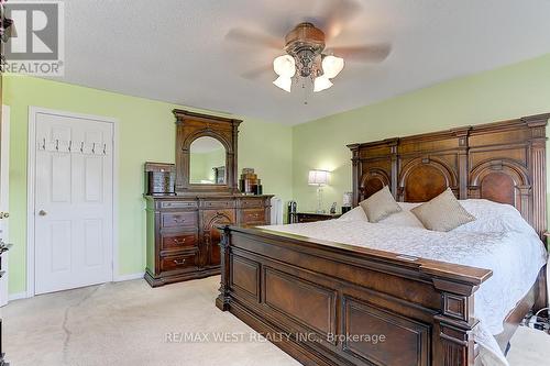 27 Pine Bough Manor, Richmond Hill (Devonsleigh), ON - Indoor Photo Showing Bedroom