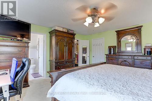 27 Pine Bough Manor, Richmond Hill (Devonsleigh), ON - Indoor Photo Showing Bedroom