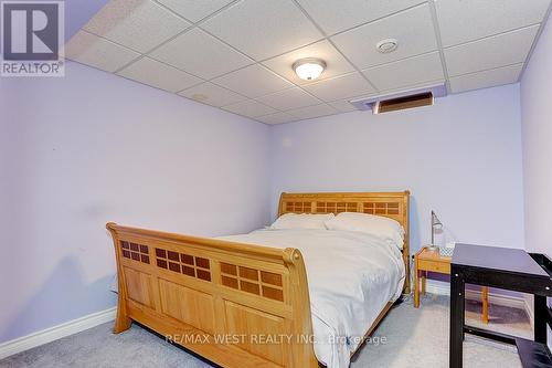 27 Pine Bough Manor, Richmond Hill (Devonsleigh), ON - Indoor Photo Showing Bedroom