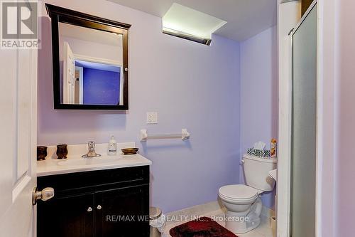 27 Pine Bough Manor, Richmond Hill, ON - Indoor Photo Showing Bathroom