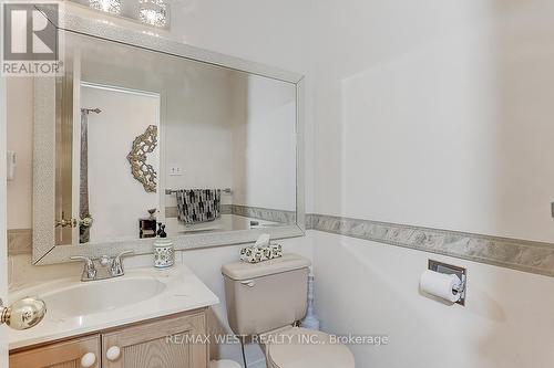 27 Pine Bough Manor, Richmond Hill (Devonsleigh), ON - Indoor Photo Showing Bathroom