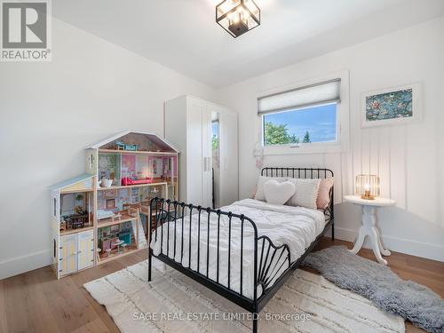 2308 Victoria Street S, Innisfil (Stroud), ON - Indoor Photo Showing Bedroom