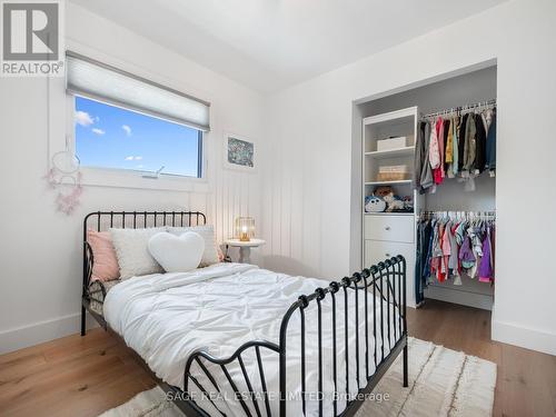 2308 Victoria Street S, Innisfil (Stroud), ON - Indoor Photo Showing Bedroom