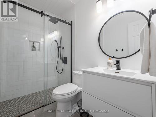 2308 Victoria Street S, Innisfil (Stroud), ON - Indoor Photo Showing Bathroom