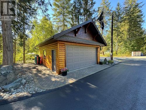 87 Larson Road, Christina Lake, BC - Outdoor