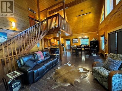 87 Larson Road, Christina Lake, BC - Indoor Photo Showing Living Room