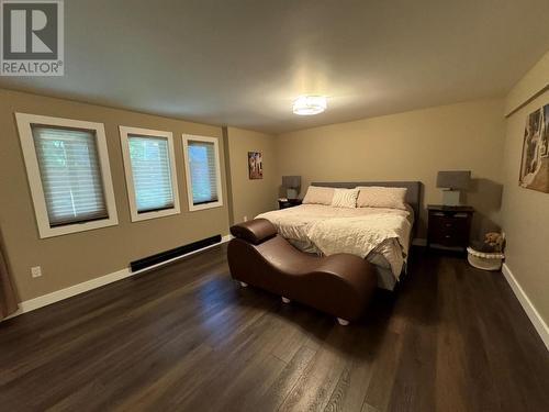 87 Larson Road, Christina Lake, BC - Indoor Photo Showing Bedroom