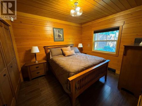 87 Larson Road, Christina Lake, BC - Indoor Photo Showing Bedroom