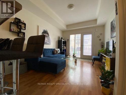 141 - 2891 Rio Court, Mississauga, ON - Indoor Photo Showing Living Room